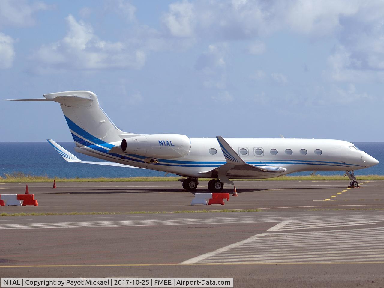 N1AL, 2014 Gulfstream Aerospace G650 (G-VI) C/N 6091, At stand 10