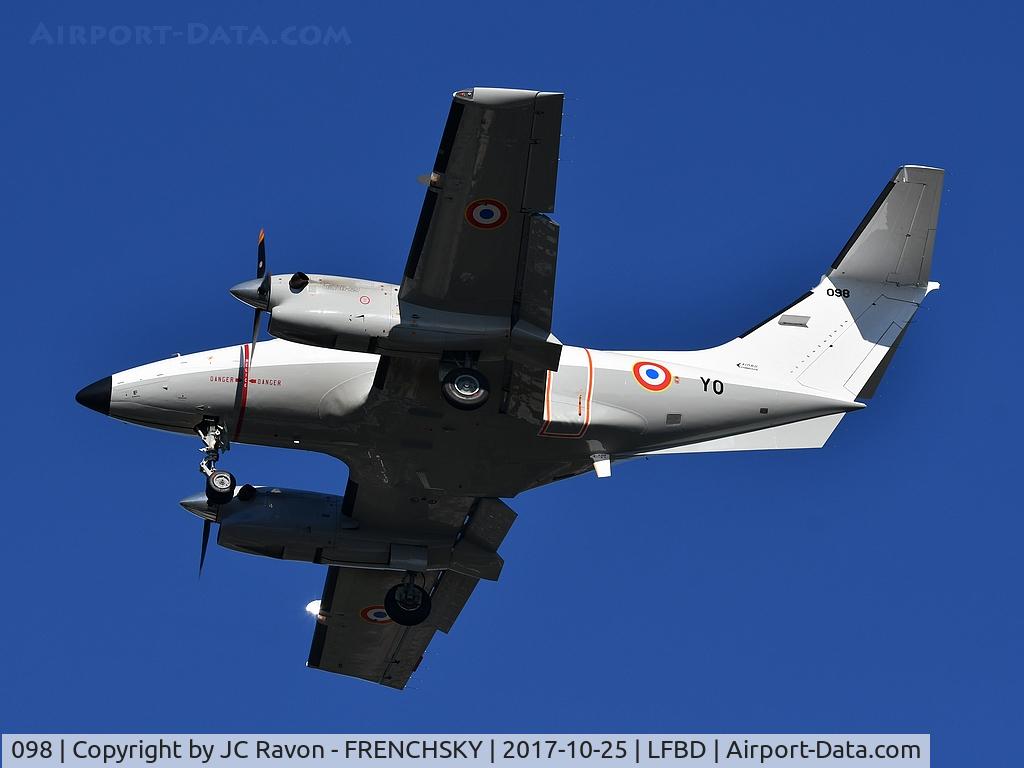 098, Embraer EMB-121AA Xingu C/N 121098, COTAM 1726 landing runway 23
