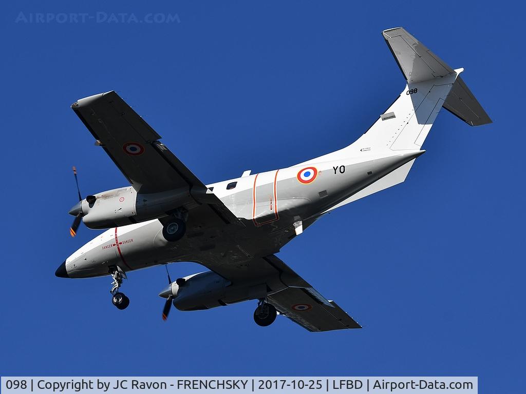 098, Embraer EMB-121AA Xingu C/N 121098, COTAM 1726 landing runway 23