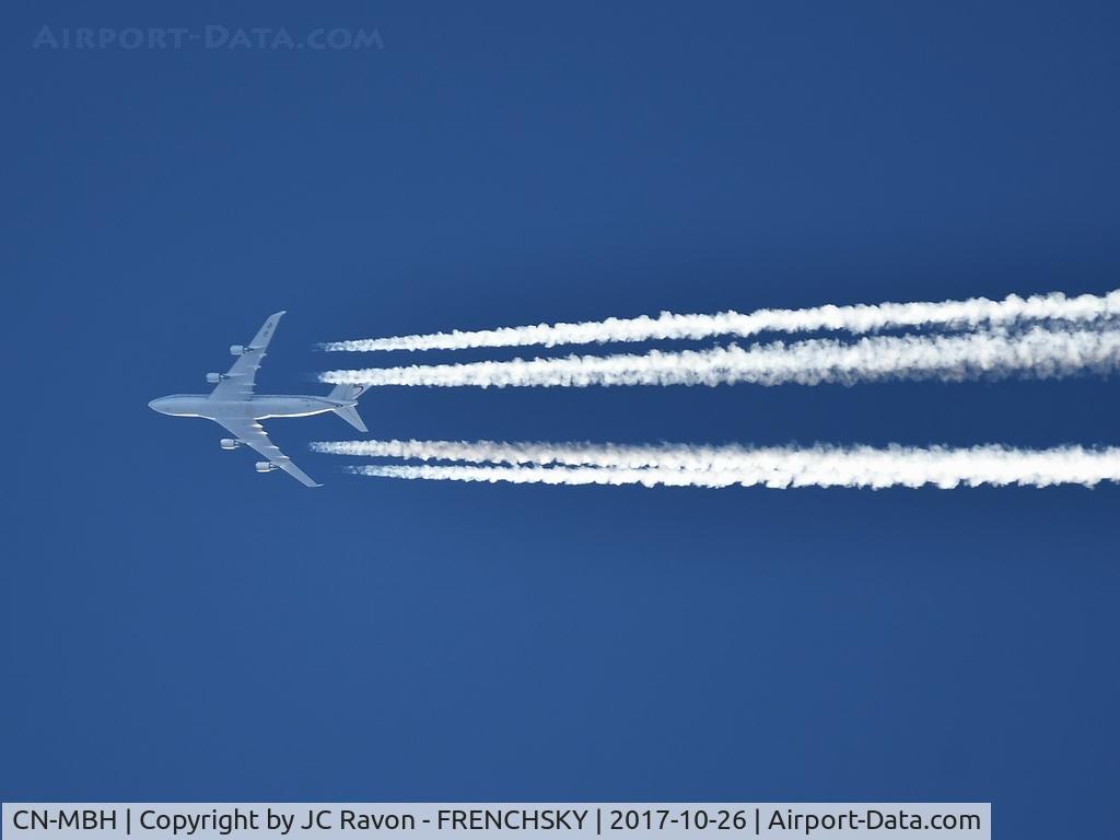CN-MBH, 1999 Boeing 747-48EM C/N 28551, overflying Bordeaux city level 380, Morocco Government RMAF125