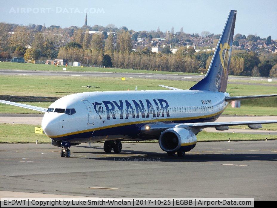 EI-DWT, 2008 Boeing 737-8AS C/N 33626, Going to the designated stand to get new passengers before the flight later in the day.