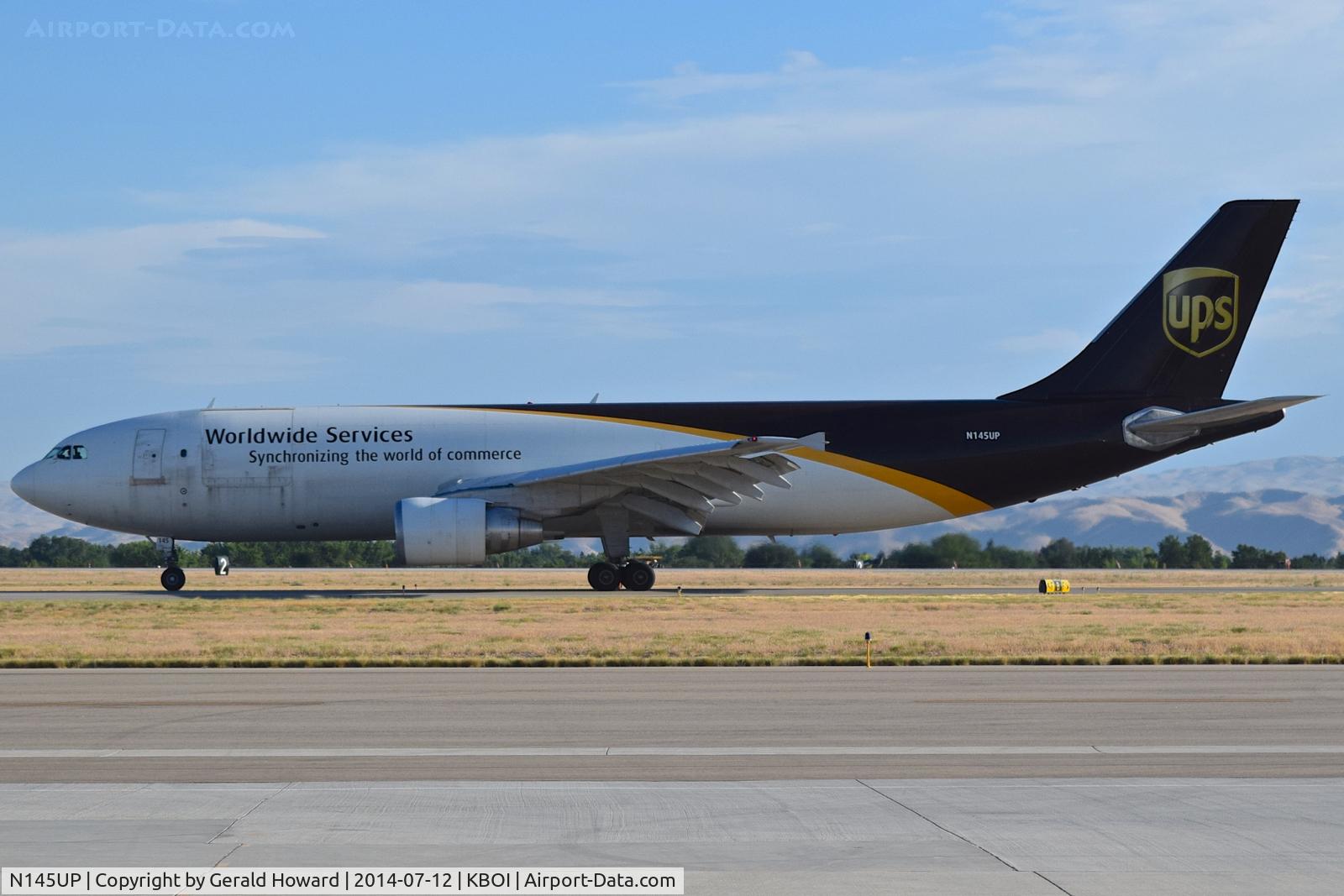 N145UP, 2002 Airbus A300F4-622R C/N 828, Taxiing on Foxtrot.