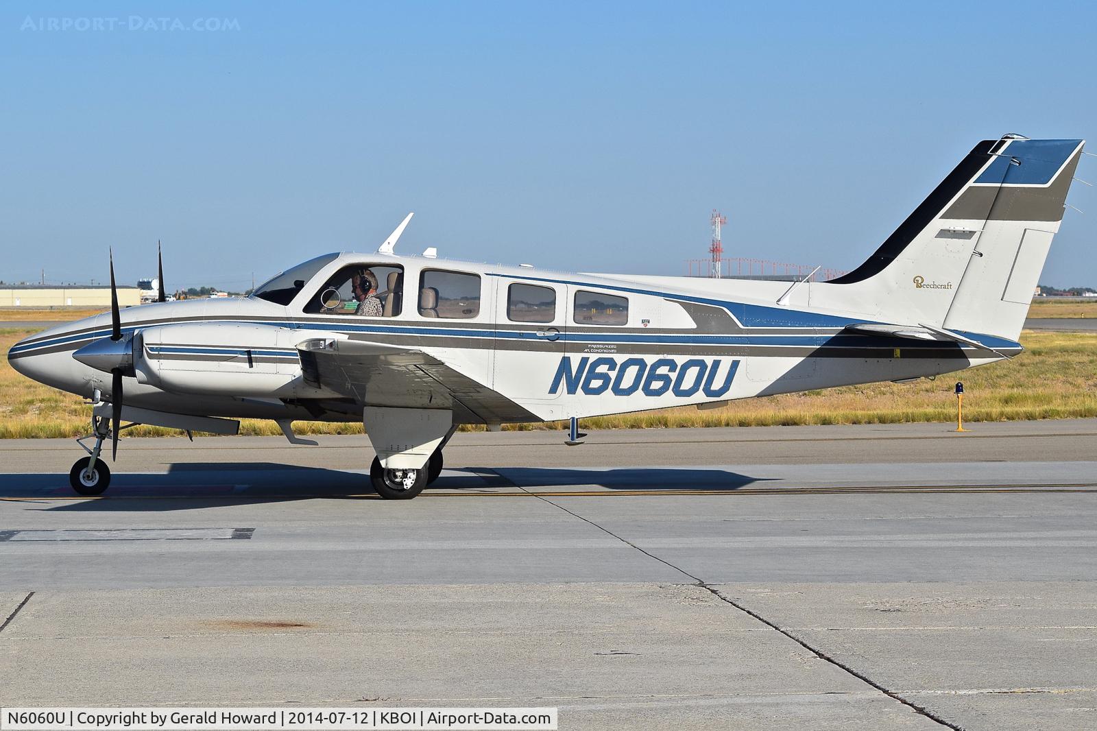 N6060U, 1984 Beech 58P Baron C/N TJ-452, Taxiing to the south GA ramp.