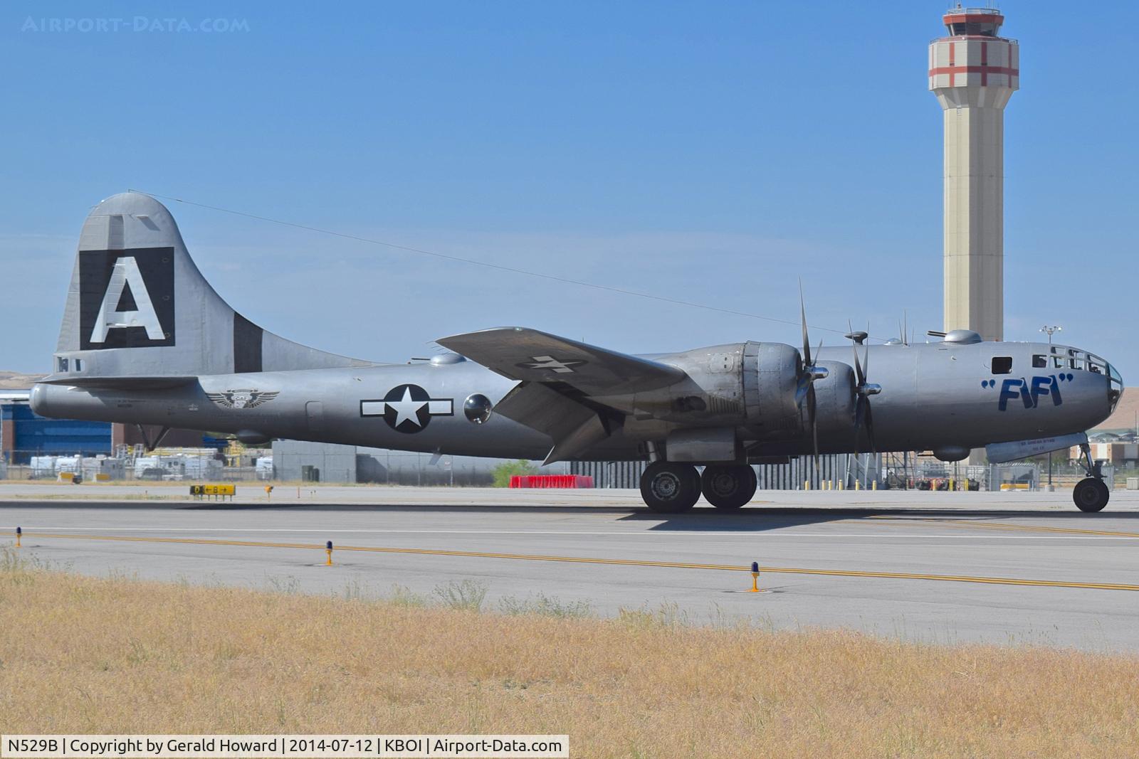N529B, 1944 Boeing B-29A-60-BN Superfortress C/N 11547, Landing roll out on RWY 28L.