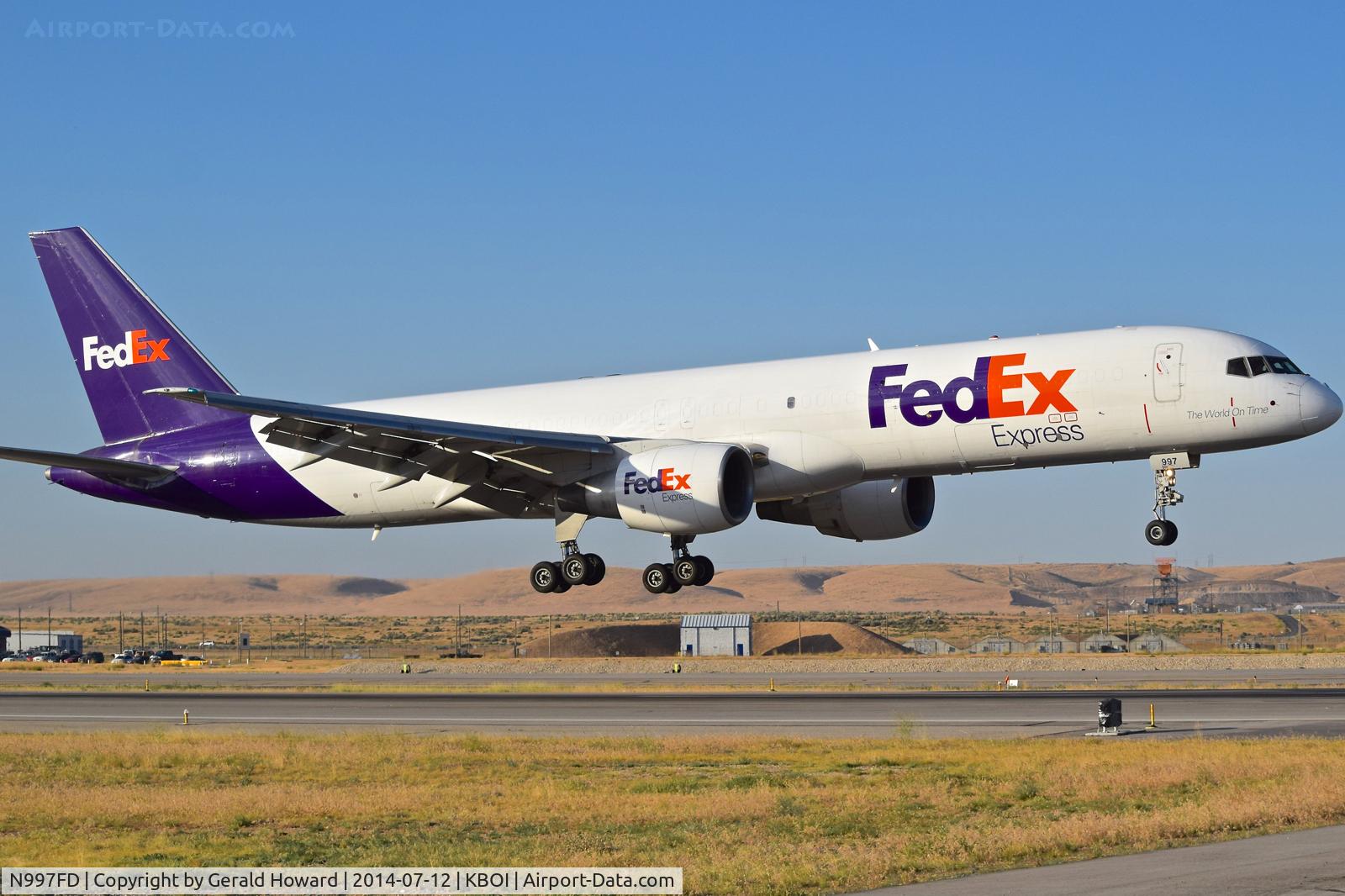 N997FD, 1990 Boeing 757-230/SF C/N 24738, Landing RWY 28L.