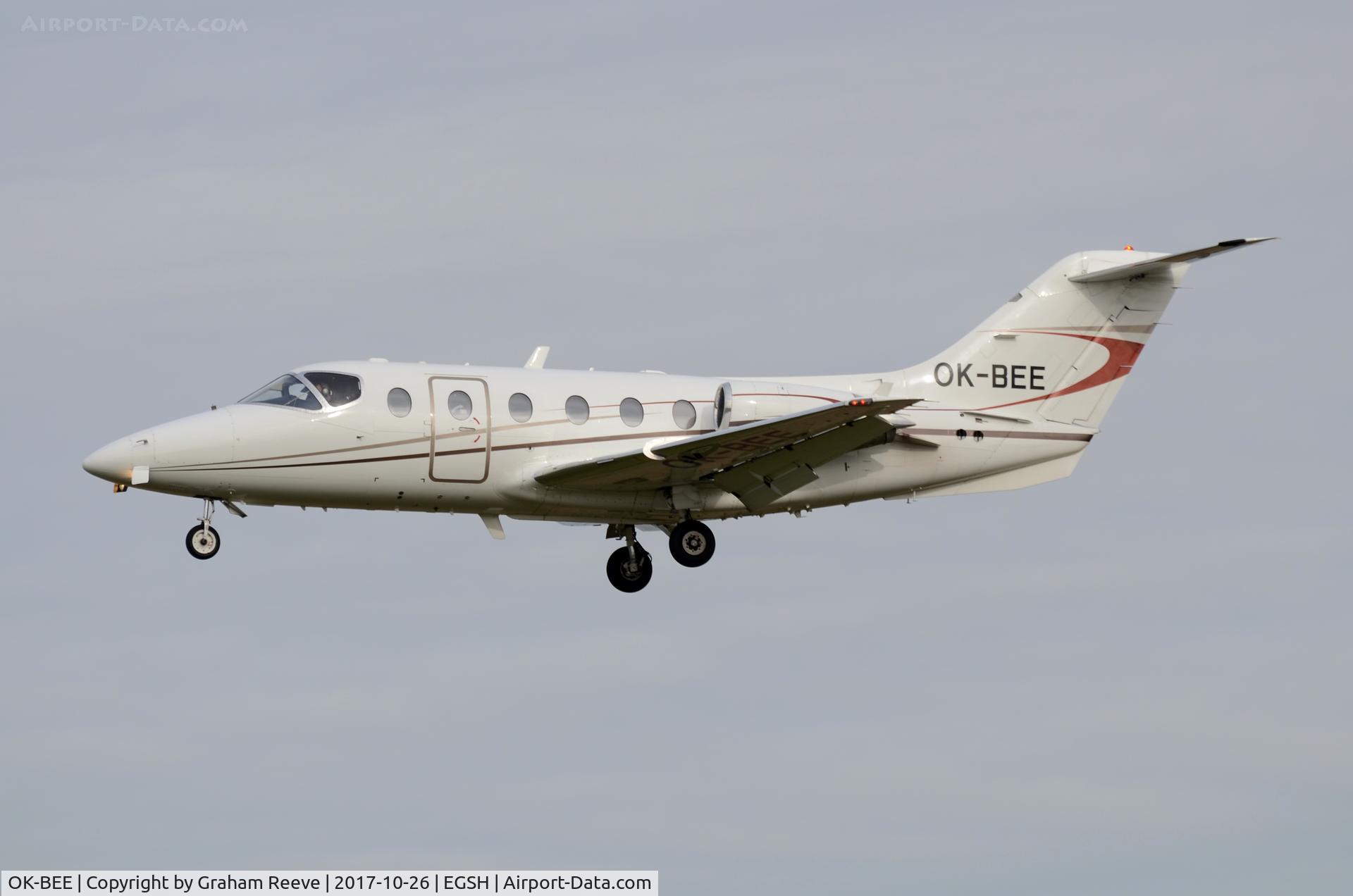 OK-BEE, 2000 Raytheon Beechjet 400A C/N RK-293, Landing at Norwich.