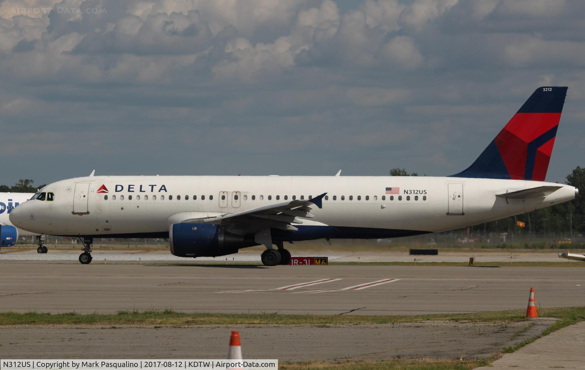 N312US, 1990 Airbus A320-211 C/N 152, Airbus A320