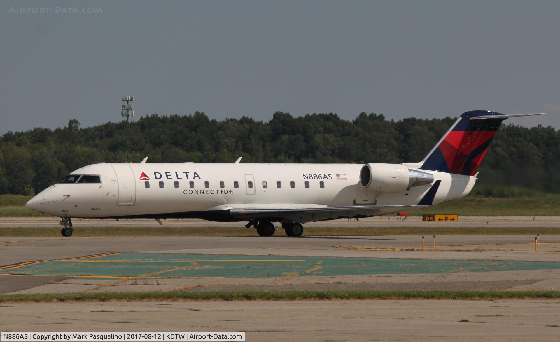 N886AS, 2001 Bombardier CRJ-200ER (CL-600-2B19) C/N 7531, CL-600-2B19