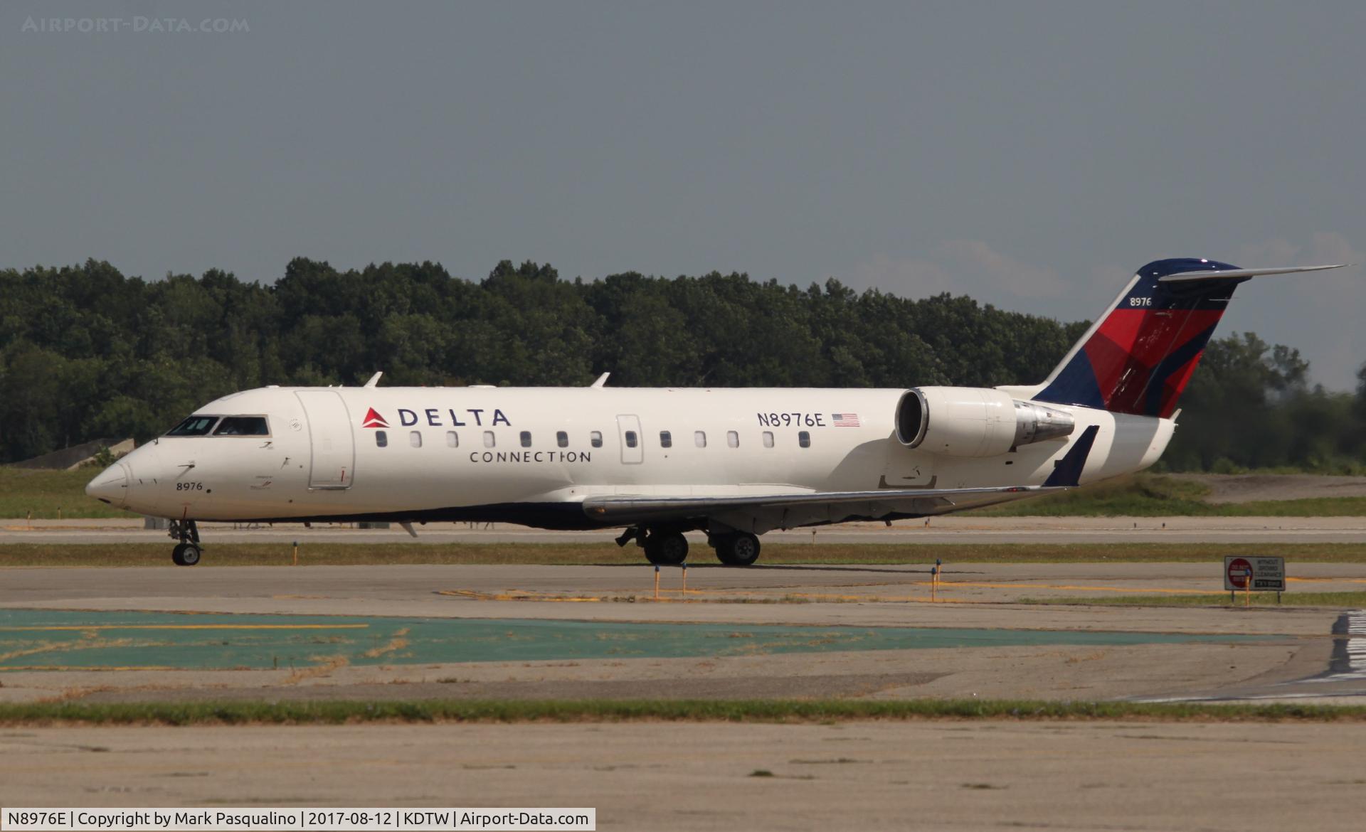 N8976E, 2004 Bombardier CRJ-200 (CL-600-2B19) C/N 7976, CL-600-2B19