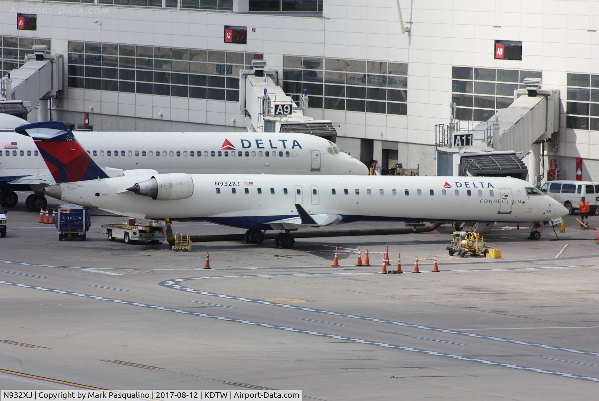 N932XJ, 2008 Bombardier CRJ-900ER (CL-600-2D24) C/N 15194, CL-600-2D24