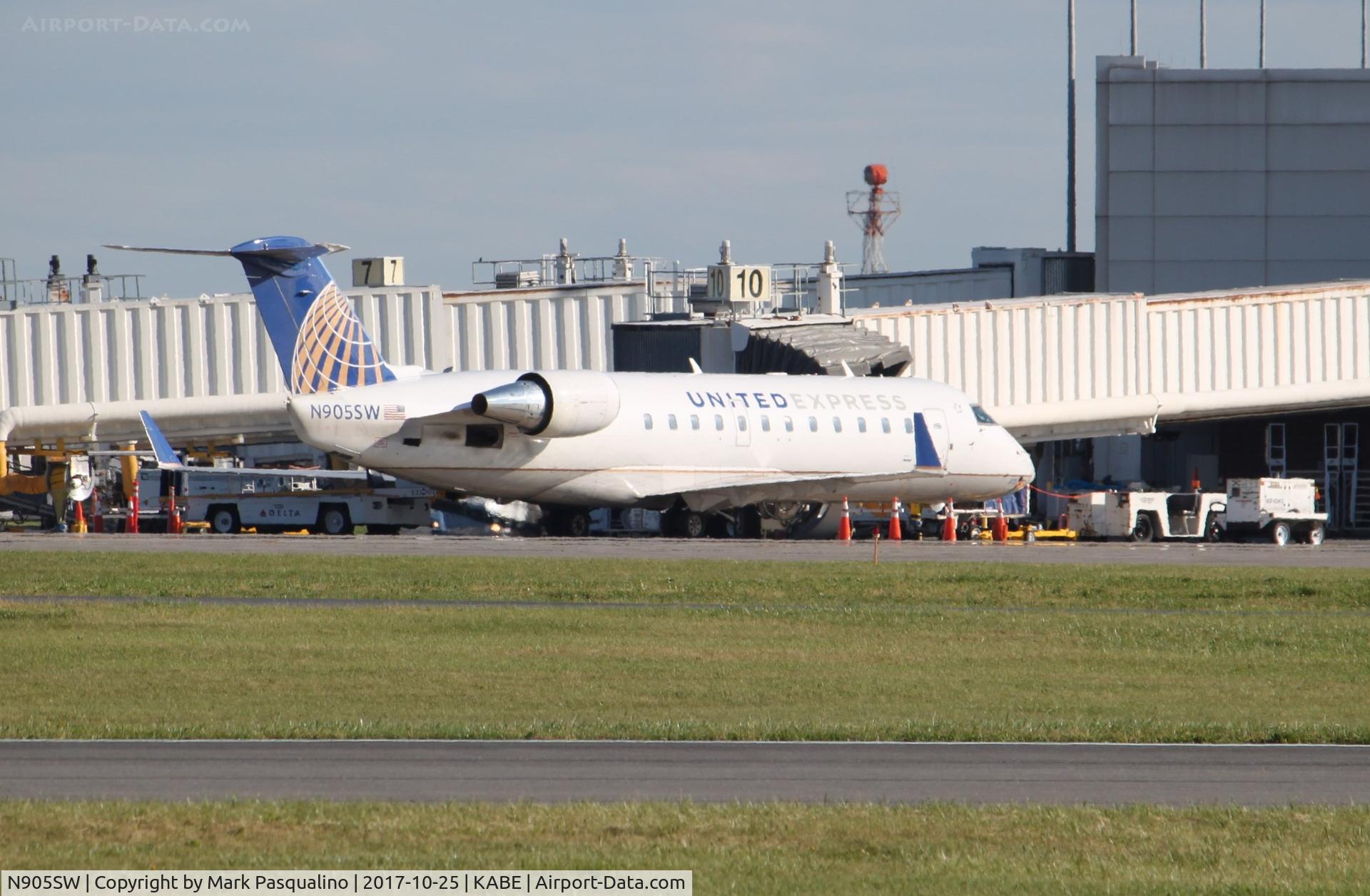 N905SW, 2000 Bombardier CRJ-200LR (CL-600-2B19) C/N 7437, CL-600-2B19