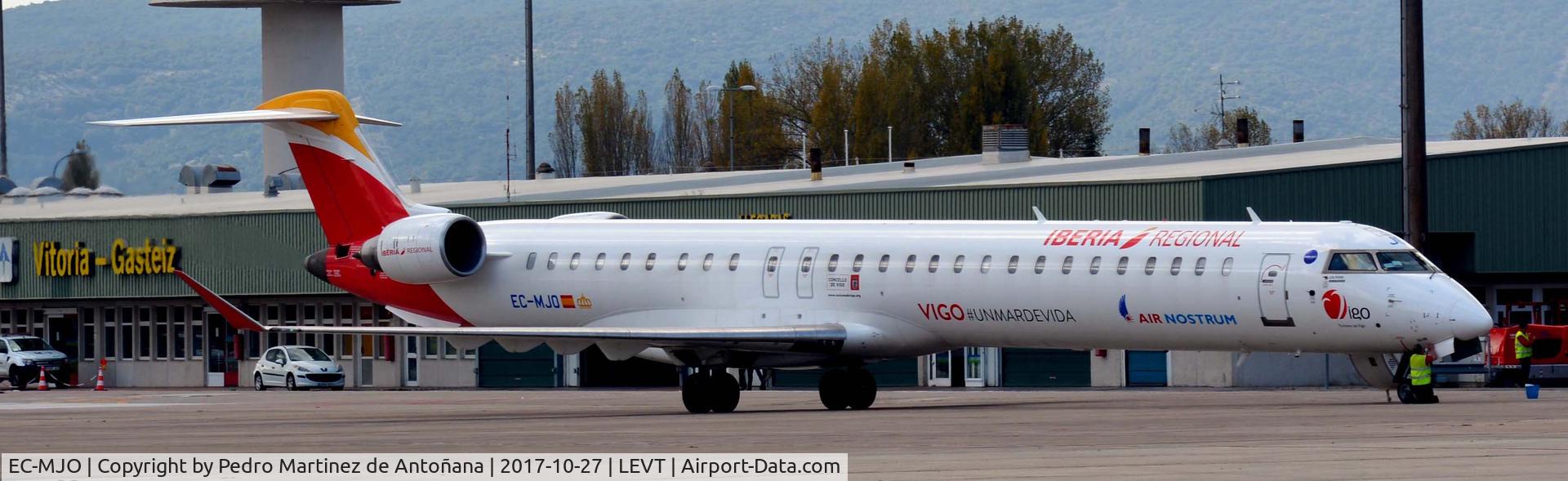 EC-MJO, 2016 Bombardier CRJ-1000 (CL-600-2E25) C/N 19045, Foronda - Vitoria-Gasteiz - España