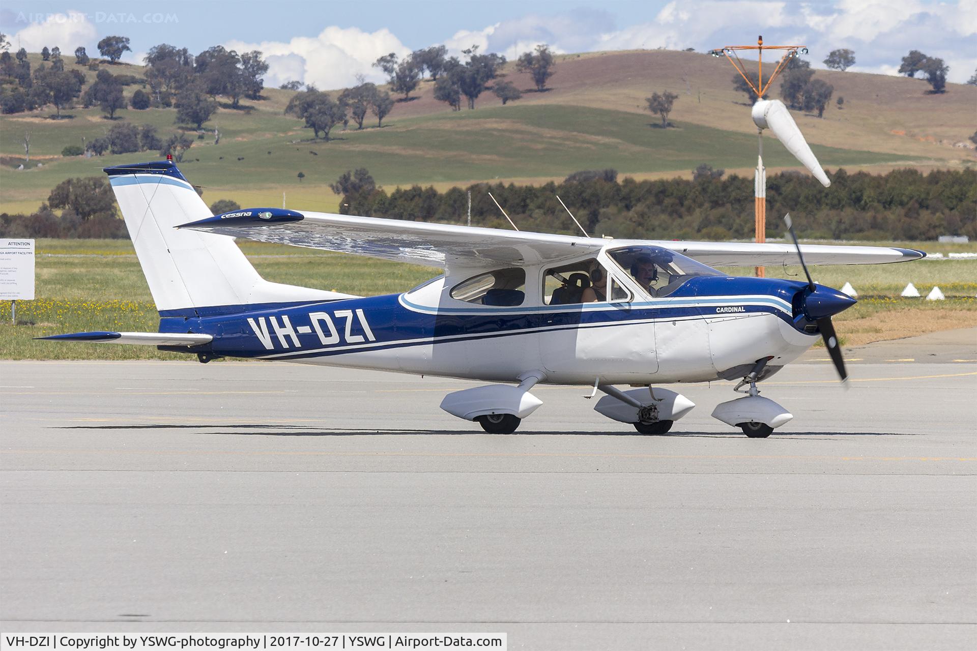 VH-DZI, 1967 Cessna 177 Cardinal C/N 17700150, Cessna 177 Cardinal (VH-DZI) taxiing at Wagga Wagga Airport.