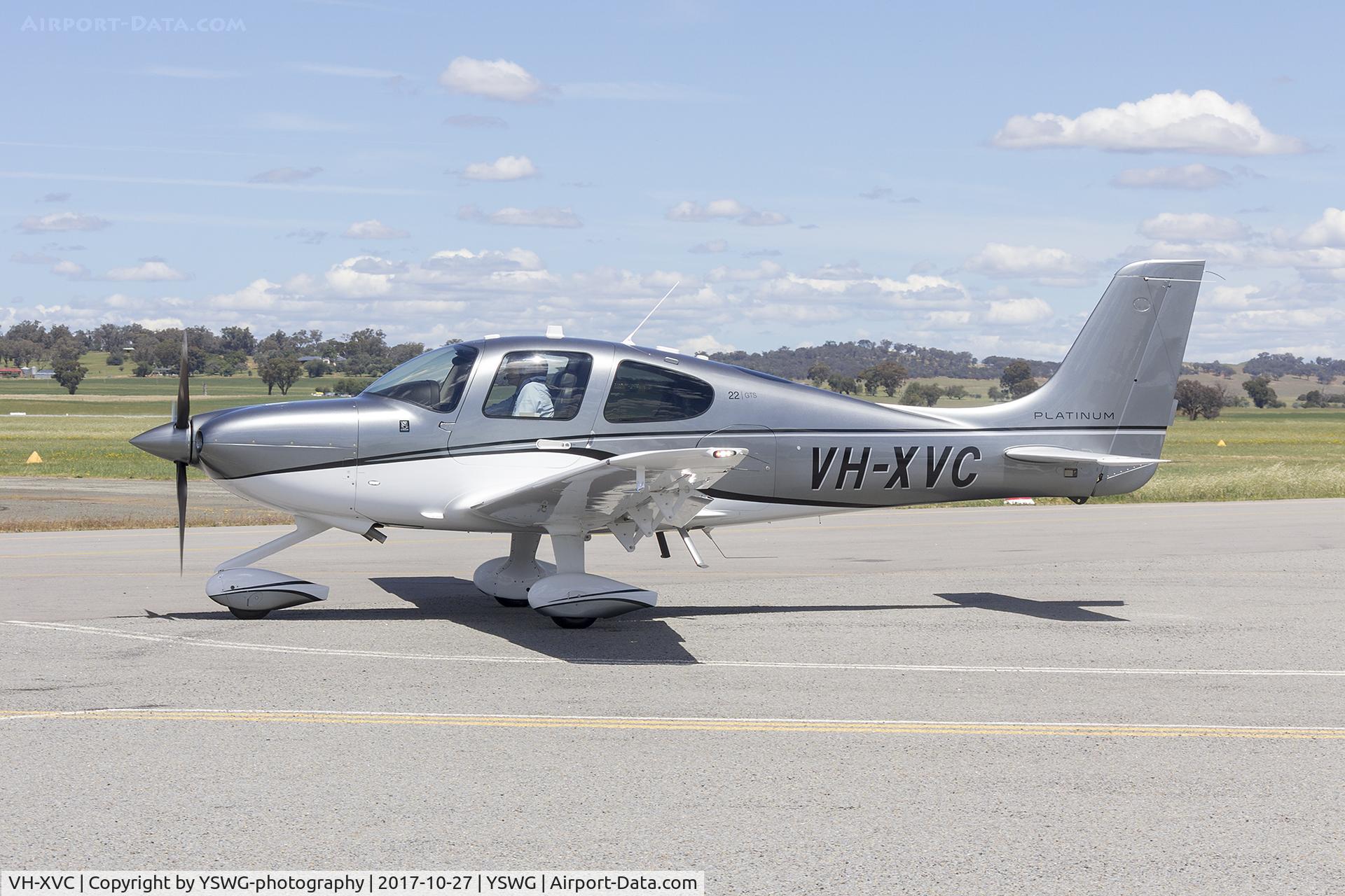 VH-XVC, 2016 Cirrus SR22  GTS C/N 4300, Cirrus SR22 G5 GTS (VH-XVC) taxiing at Wagga Wagga Airport.