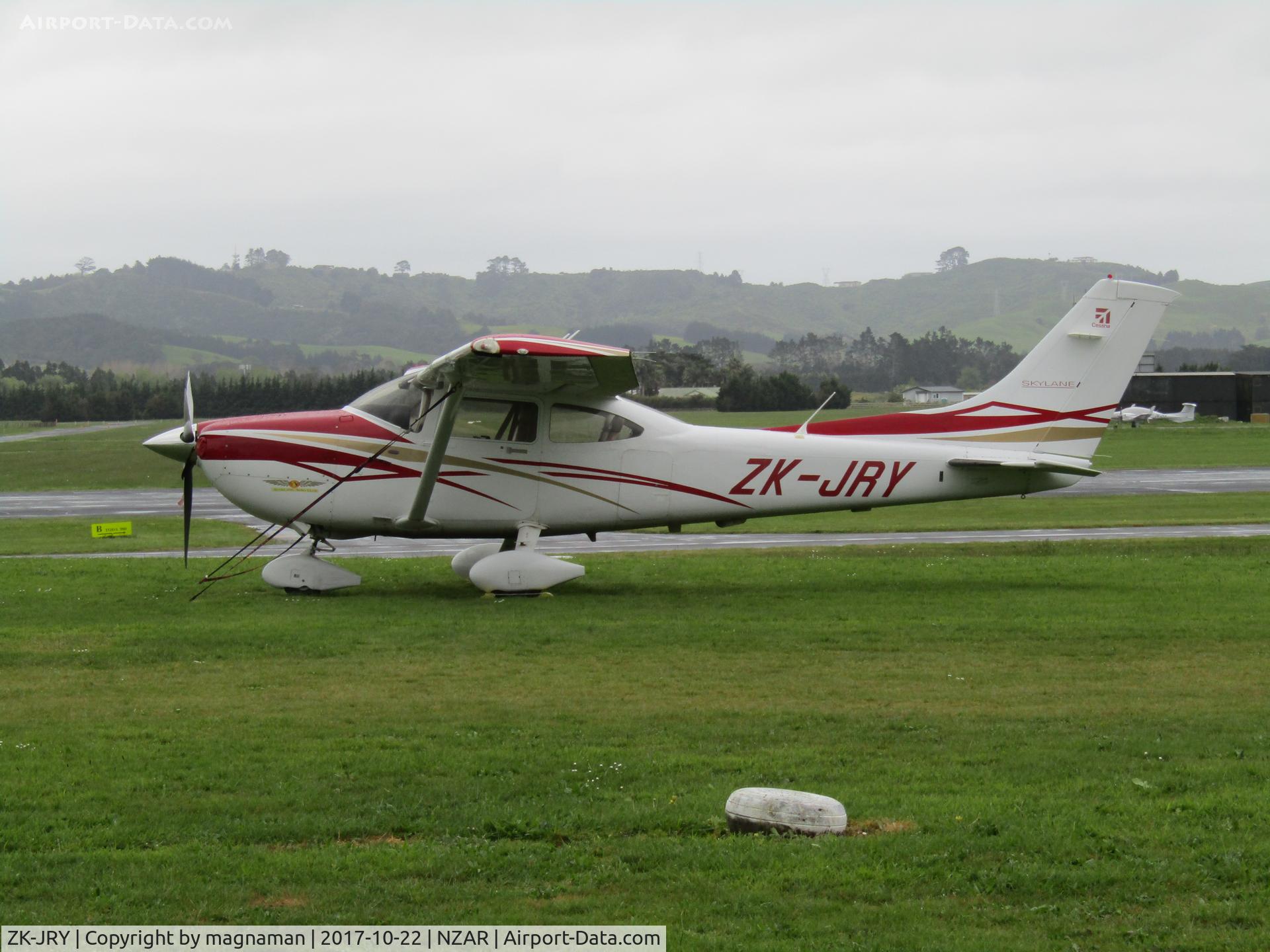 ZK-JRY, 2007 Cessna 182T Skylane C/N 18281923, on grass outside great cafe at AMZ