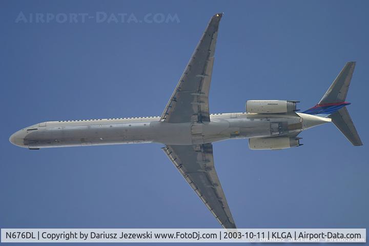 N676DL, 1992 Boeing 757-232 C/N 25981, Boeing 757-232  C/N 25981, N676DL