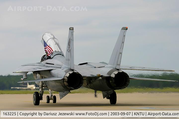 163225, Grumman F-14B Tomcat Tomcat C/N 586, F-14B Tomcat 163225 AD-106 from VF-101 'Grim Rippers' NAS Oceana, VA
