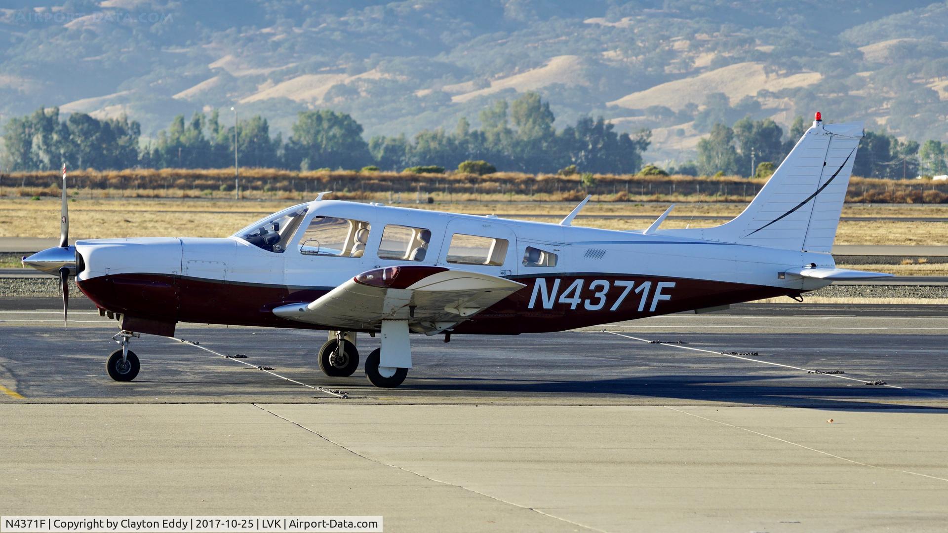 N4371F, 1976 Piper PA-32R-300 Cherokee Lance C/N 32R-7680443, Livermore Airport California 2017.