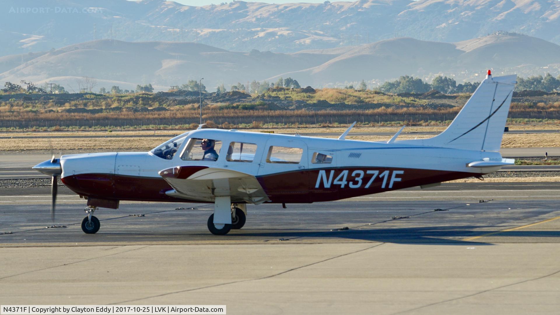 N4371F, 1976 Piper PA-32R-300 Cherokee Lance C/N 32R-7680443, Livermore Airport California 2017.