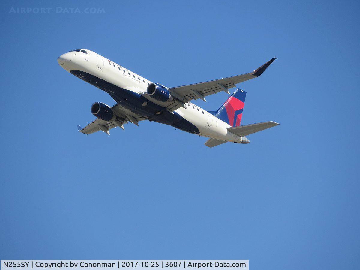 N255SY, 2016 Embraer 175LR (ERJ-170-200LR) C/N 17000622, Taking off