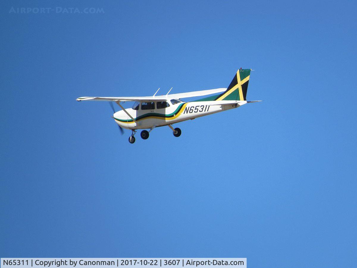 N65311, 2004 Cessna 172S C/N 172S9695, Landing
