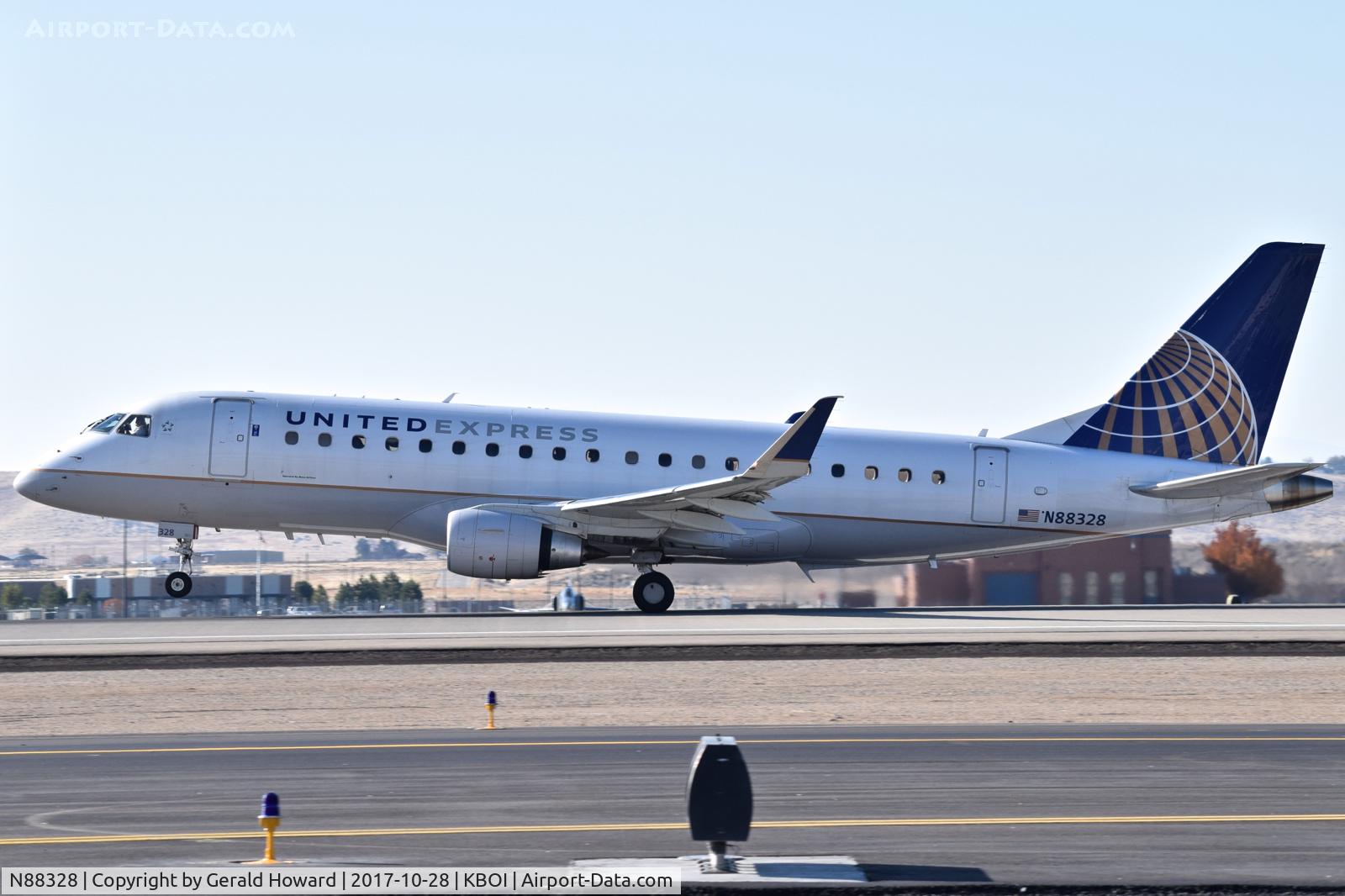 N88328, 2015 Embraer 175LR (ERJ-170-200LR) C/N 17000480, Take off on RWY 10L.