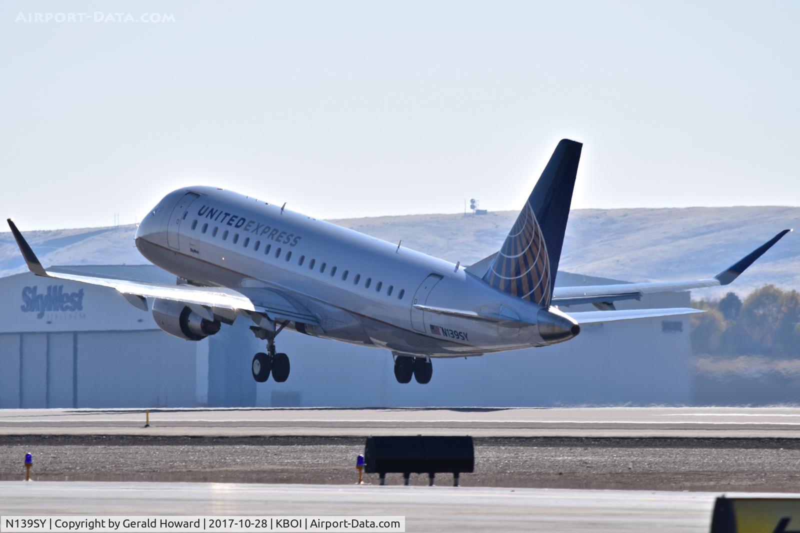 N139SY, 2015 Embraer 175LR (ERJ-170-200LR) C/N 17000468, Departing RWY 10L.