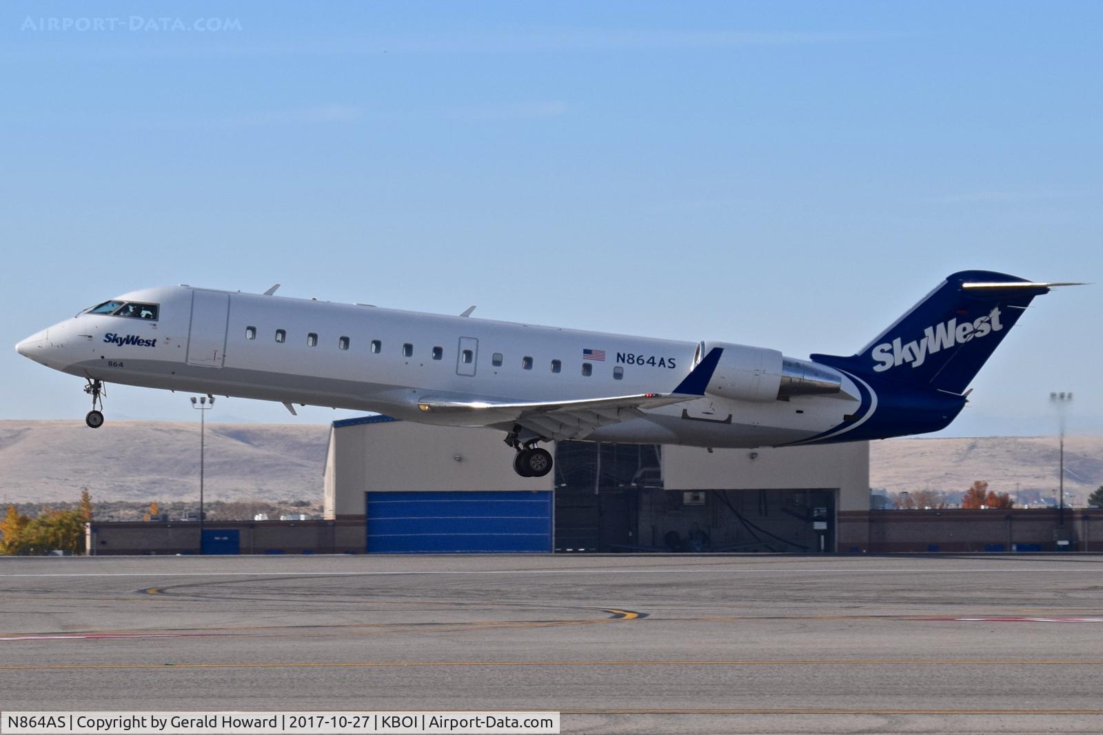 N864AS, 2001 Bombardier CRJ-200ER (CL-600-2B19) C/N 7502, Take off from RWY 10L.
