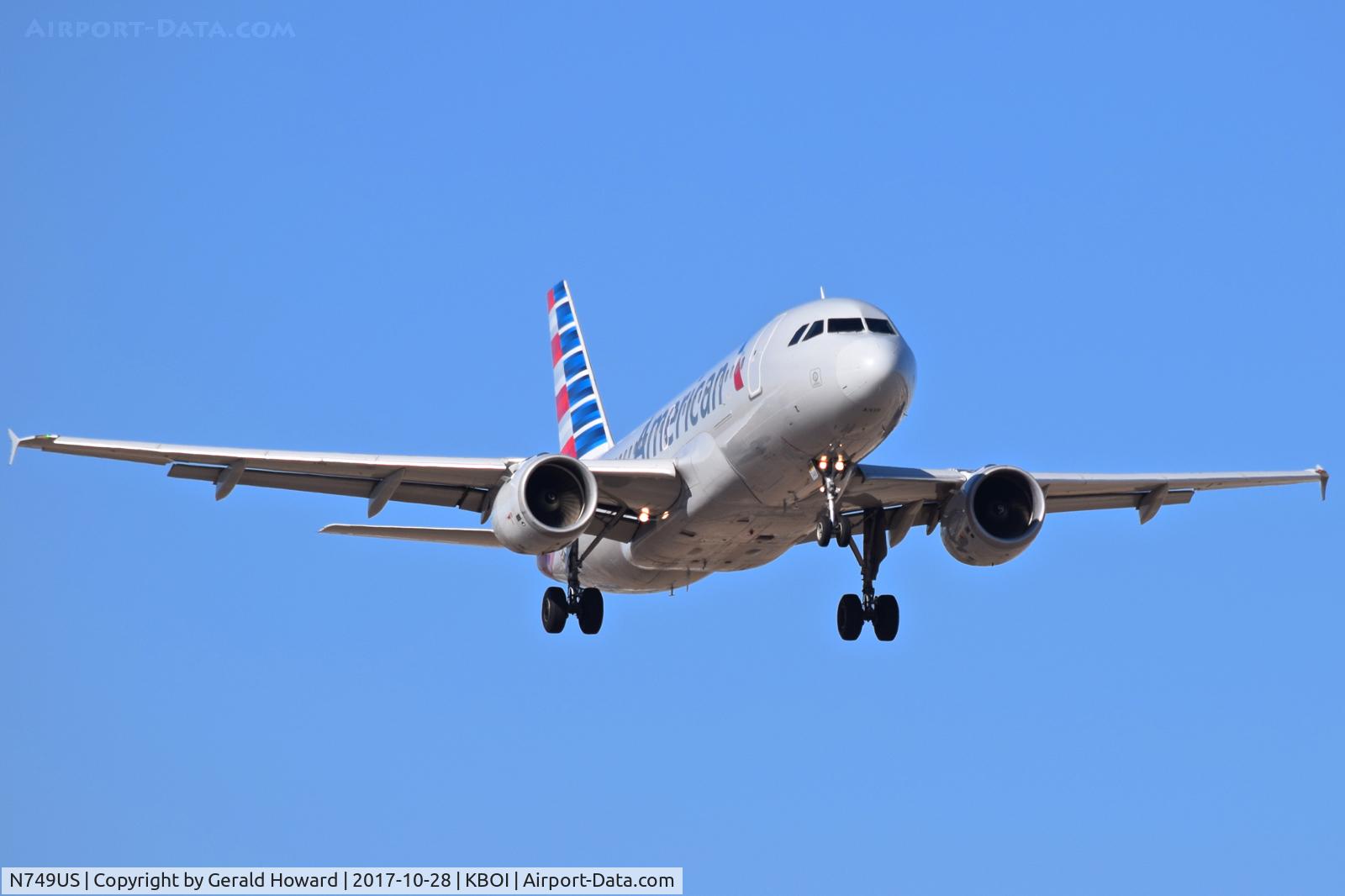 N749US, 2000 Airbus A319-112 C/N 1313, On approach to RWY 10L.