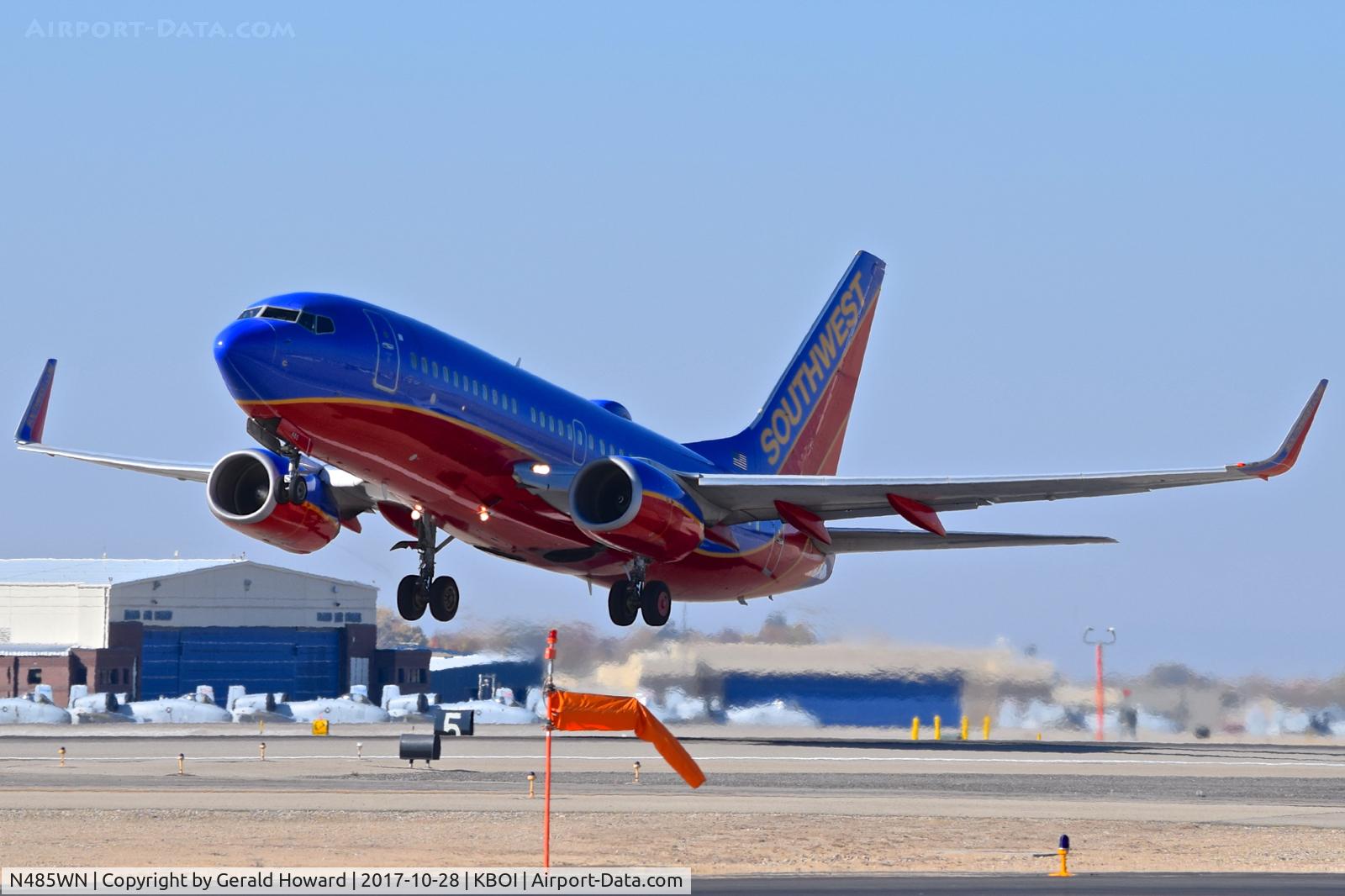 N485WN, 2004 Boeing 737-7H4 C/N 32473, Take off from RWY 10L.