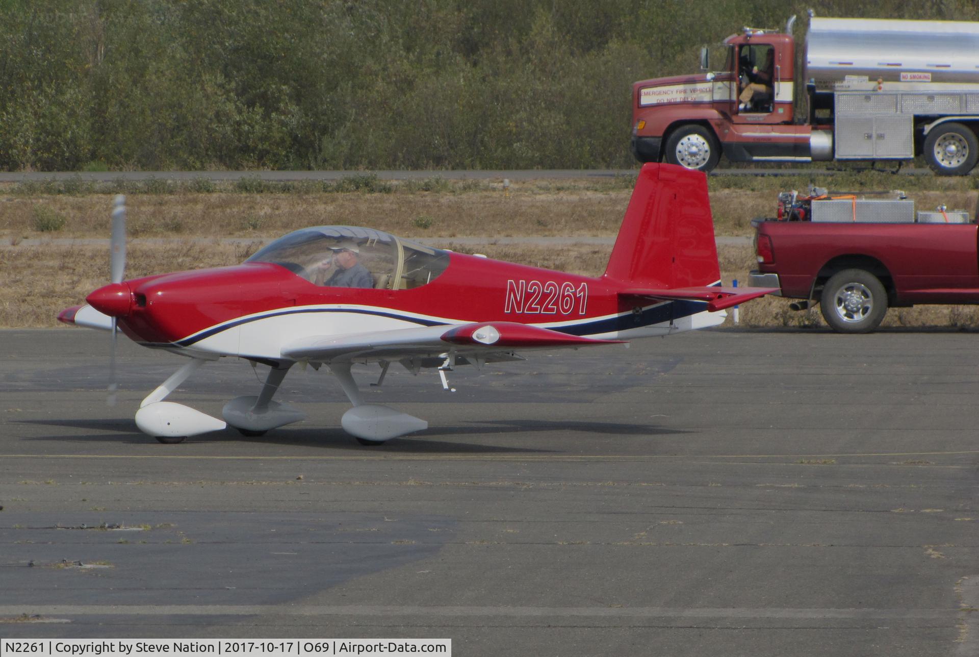 N2261, 2016 Vans RV-14A C/N 140061, Novato, CA-based 2016 VANS RV-14A homebuilt taxiing @ its temporary Petaluma, CA home base while Novato's runway is resurfaced
