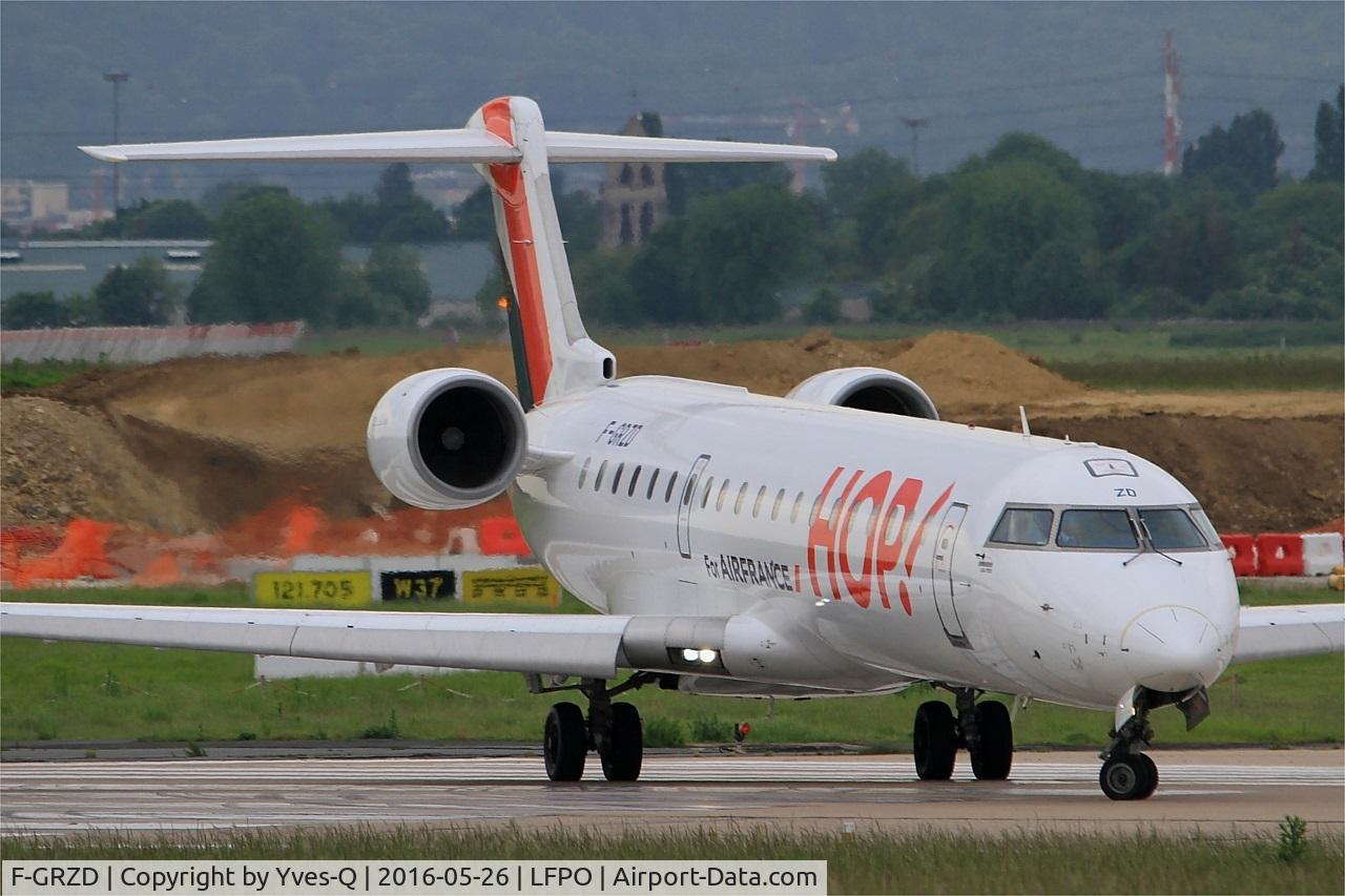 F-GRZD, 2001 Canadair CRJ-702 (CL-600-2C10) Regional Jet C/N 10016, Canadair Regional Jet CRJ-702, Lining up rwy 08, Paris-Orly airport (LFPO-ORY)