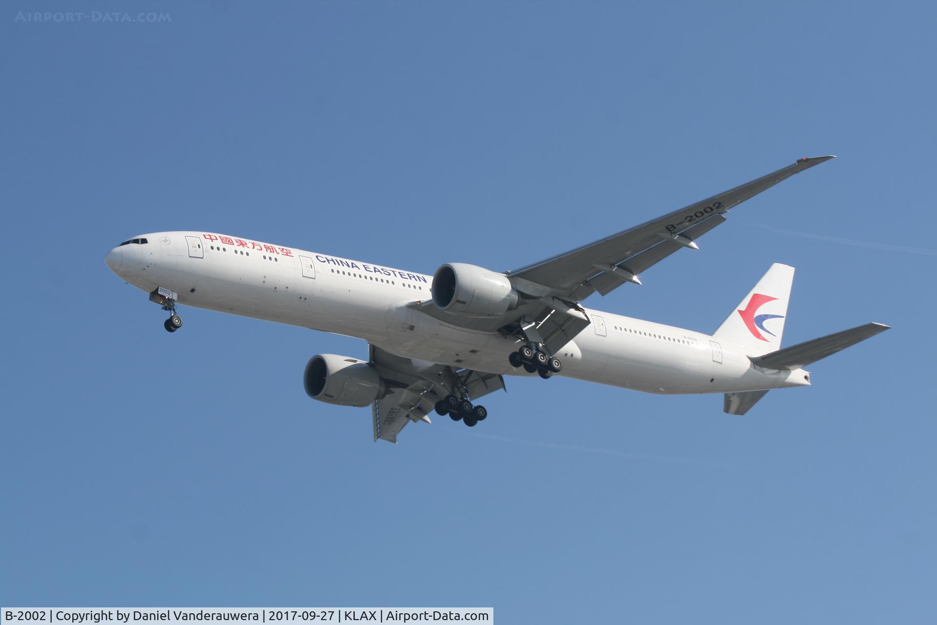 B-2002, 2014 Boeing 777-39P/ER C/N 43288, On approach to RWY