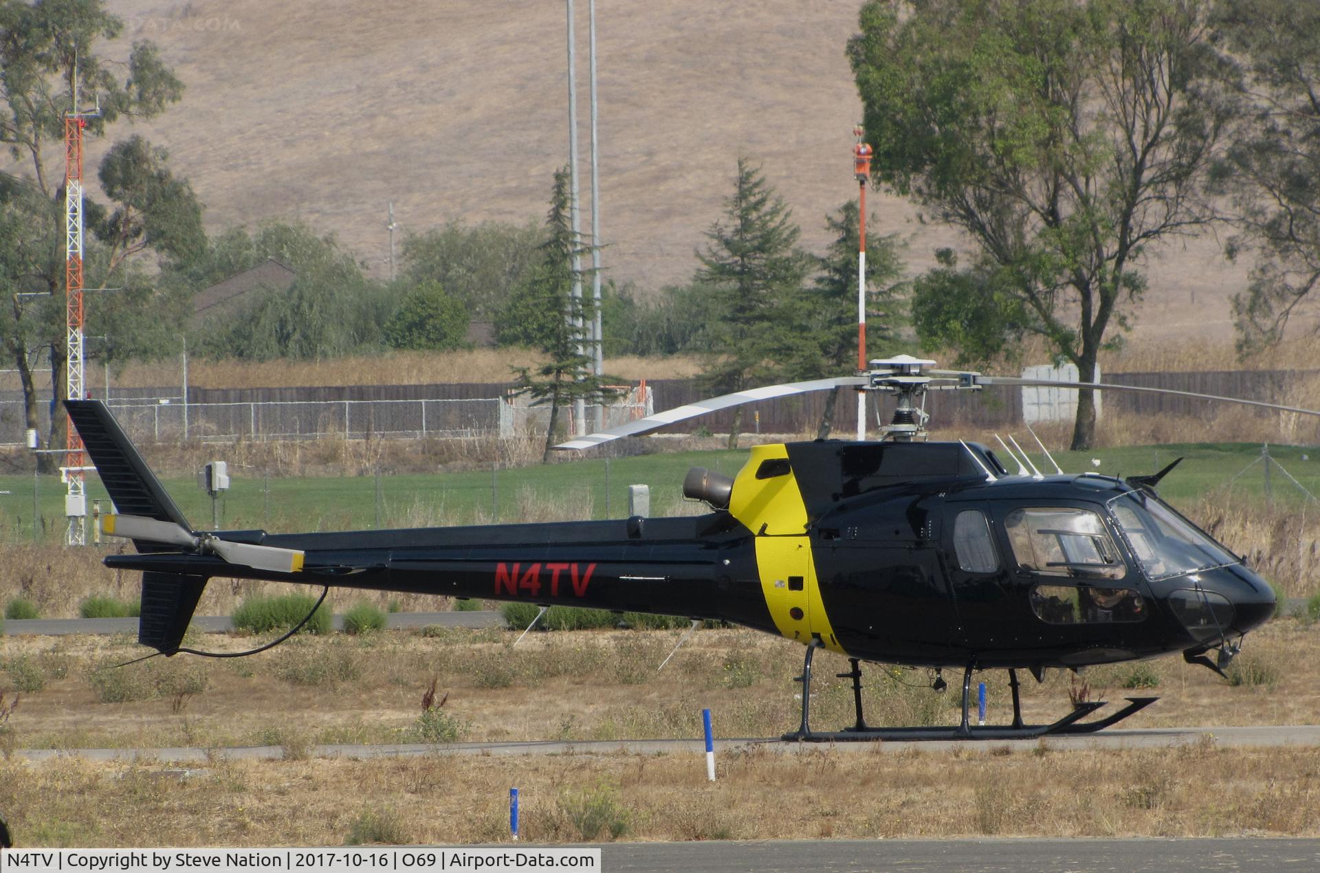 N4TV, 1996 Eurocopter AS-350B-2 Ecureuil Ecureuil C/N 2936, KNBC News 4 (Los Angeles, CA) 1996 Eurocopter AS-350B-2 Ecureuil @ Petaluma Municipal Airport, CA temporary home base to cover devastating Northern California Oct 2017 wildfires