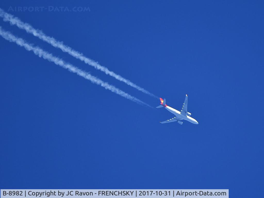 B-8982, 2017 Airbus A330-243 C/N 1782, overflying Bordeaux city, Capital Airways JD362 /CBJ362 MADRID to CHENGDU, flight level 340
