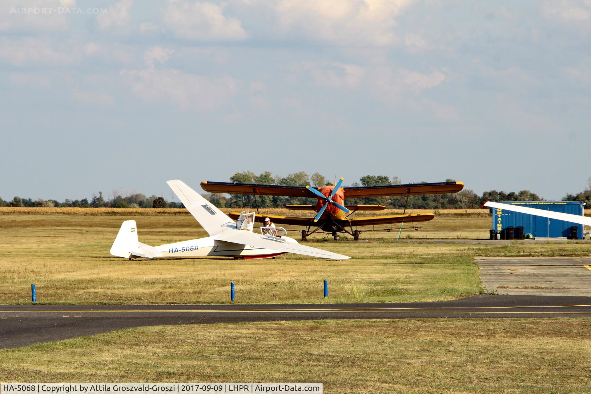 HA-5068, 1958 Schleicher Ka-7 Rhonadler C/N 500, Györ-Pér Airport, Hungary