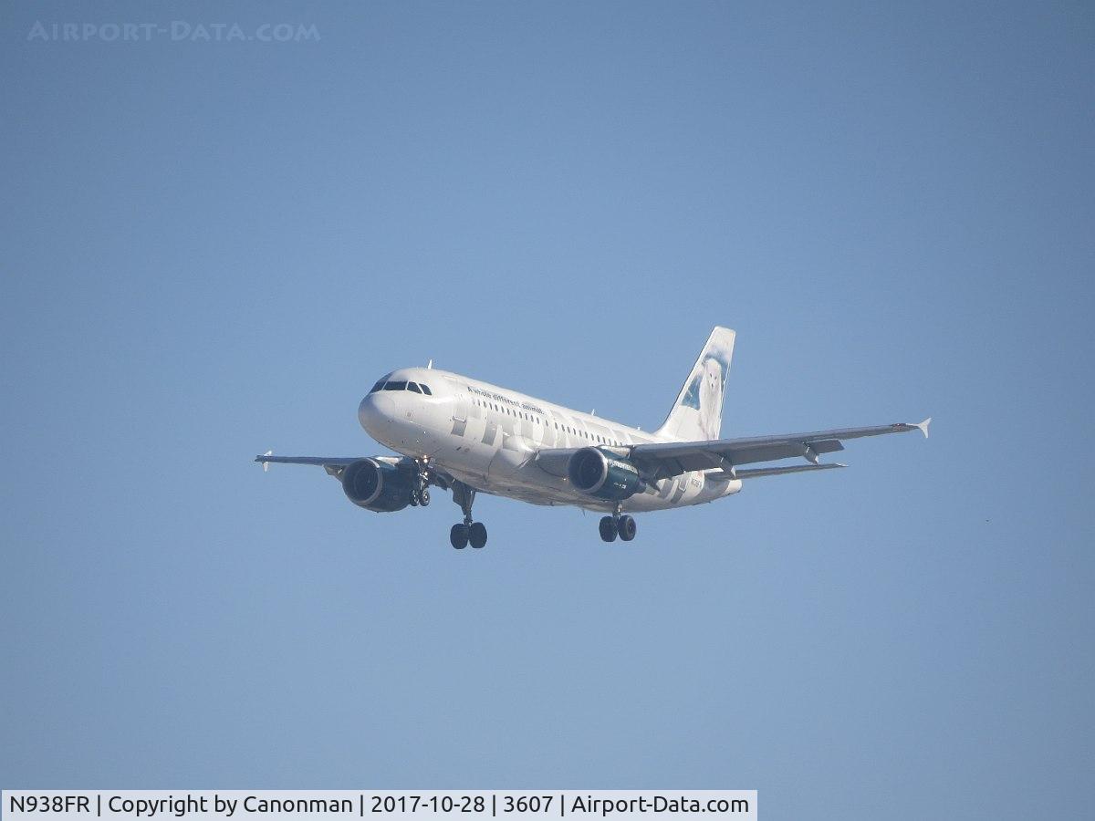 N938FR, 2005 Airbus A319-111 C/N 2406, Landing