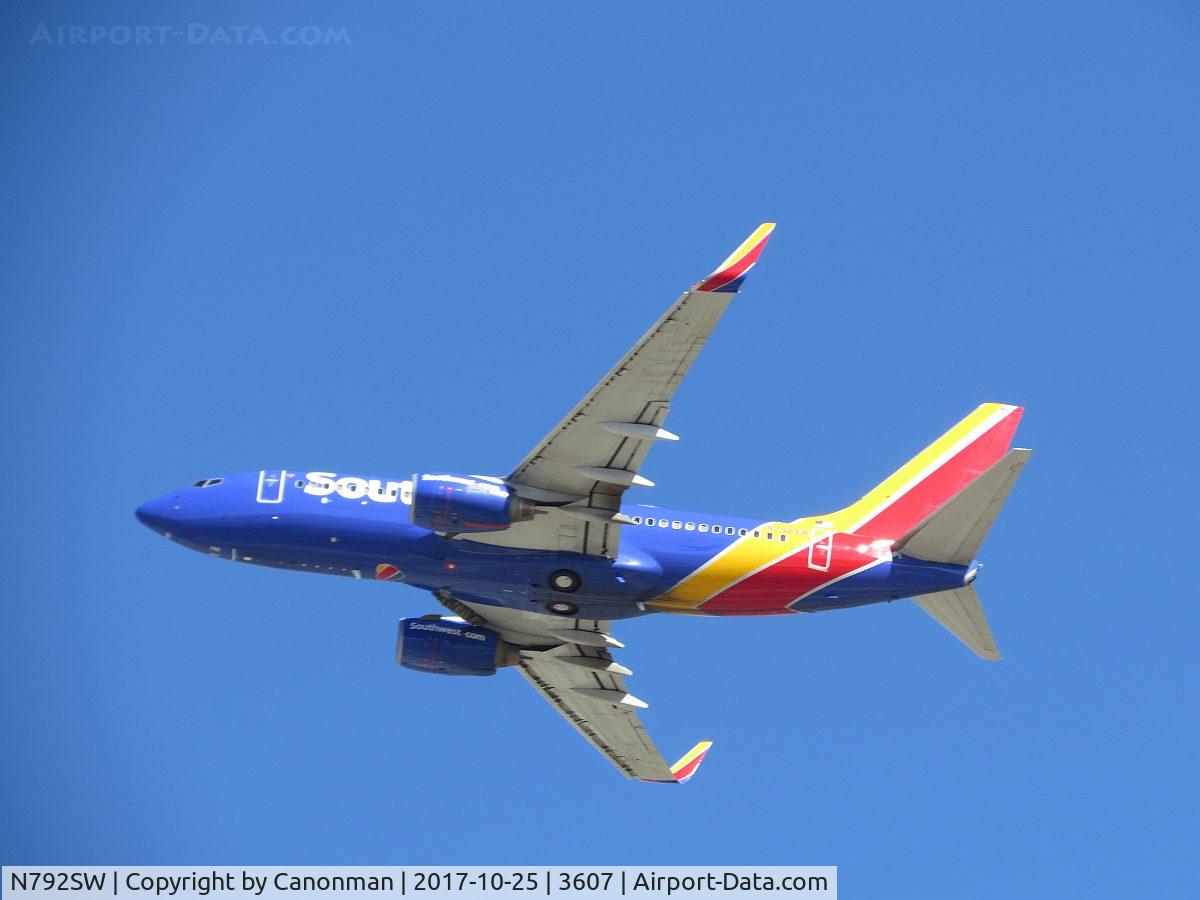 N792SW, 2000 Boeing 737-7H4 C/N 27887, Take off