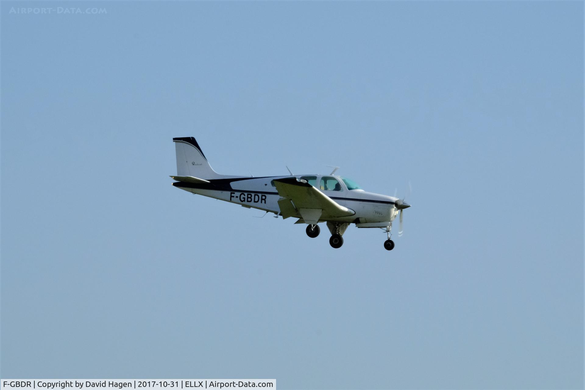F-GBDR, Beech F33A Bonanza C/N CE-740, Beech on final rwy24 @ ELLX
