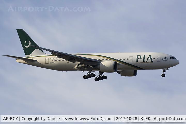 AP-BGY, 2005 Boeing 777-240/LR C/N 33781, Boeing 777-240/LR - Pakistan International Airlines - PIA  C/N 33781, AP-BGY
