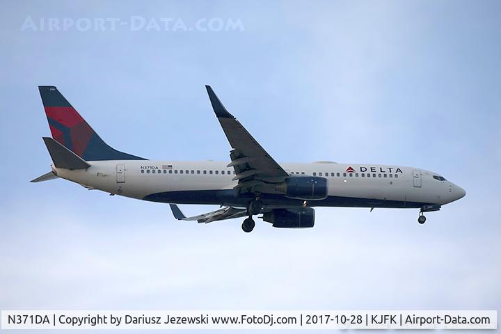 N371DA, 1998 Boeing 737-832 C/N 29619, Boeing 737-832 - Delta Air Lines  C/N 29619, N371DA