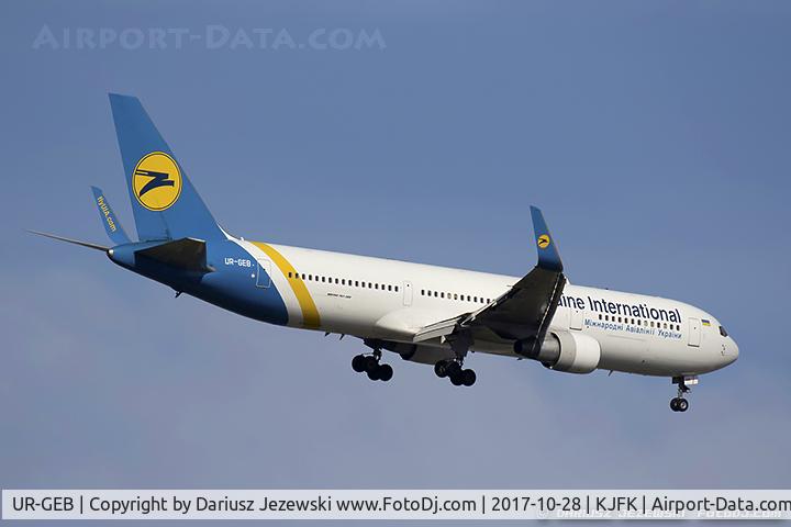 UR-GEB, 1992 Boeing 767-33A/ER C/N 25530, Boeing 767-33A/ER - Ukraine International Airlines - UIA  C/N 25530, UR-GEB