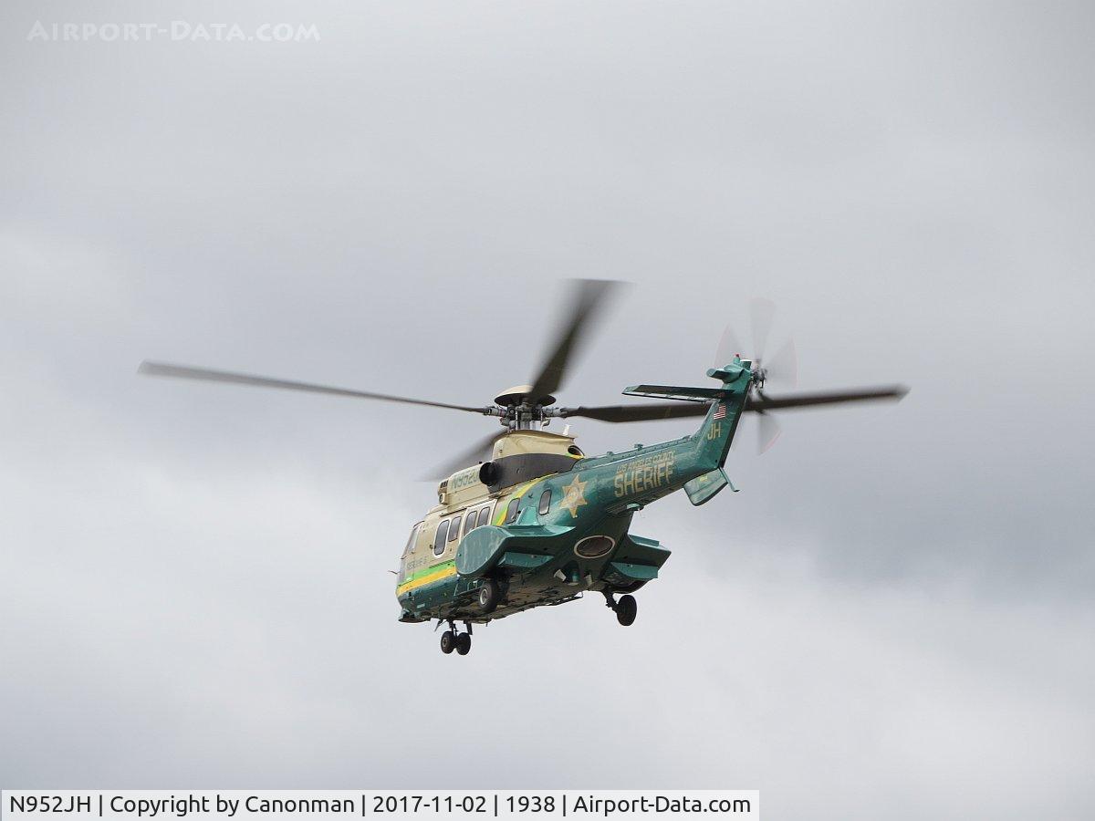 N952JH, 2003 Eurocopter AS-332L-1 Super Puma C/N 9004, Take off