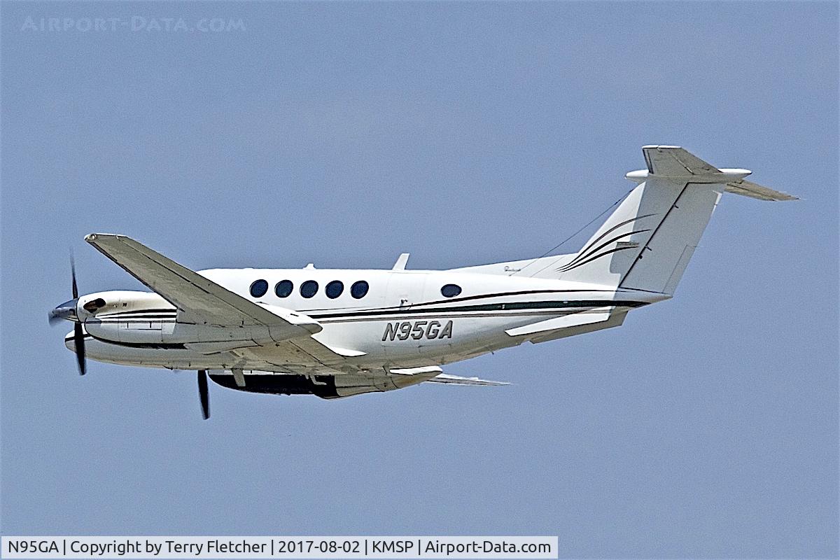 N95GA, 1993 Beech B200 King Air C/N BB-1467, at Minneapolis- St,Paul International Airport