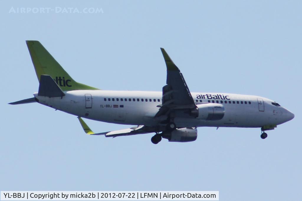 YL-BBJ, 1999 Boeing 737-33Q C/N 30333, Landing