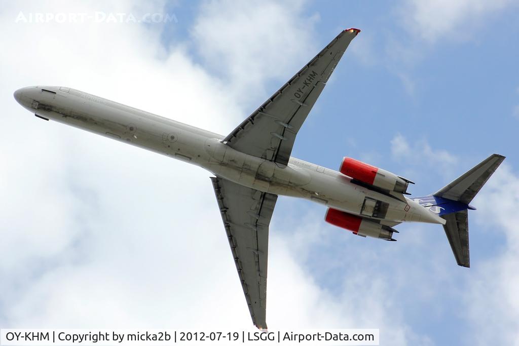 OY-KHM, 1990 McDonnell Douglas MD-82 (DC-9-82) C/N 49914, Take off