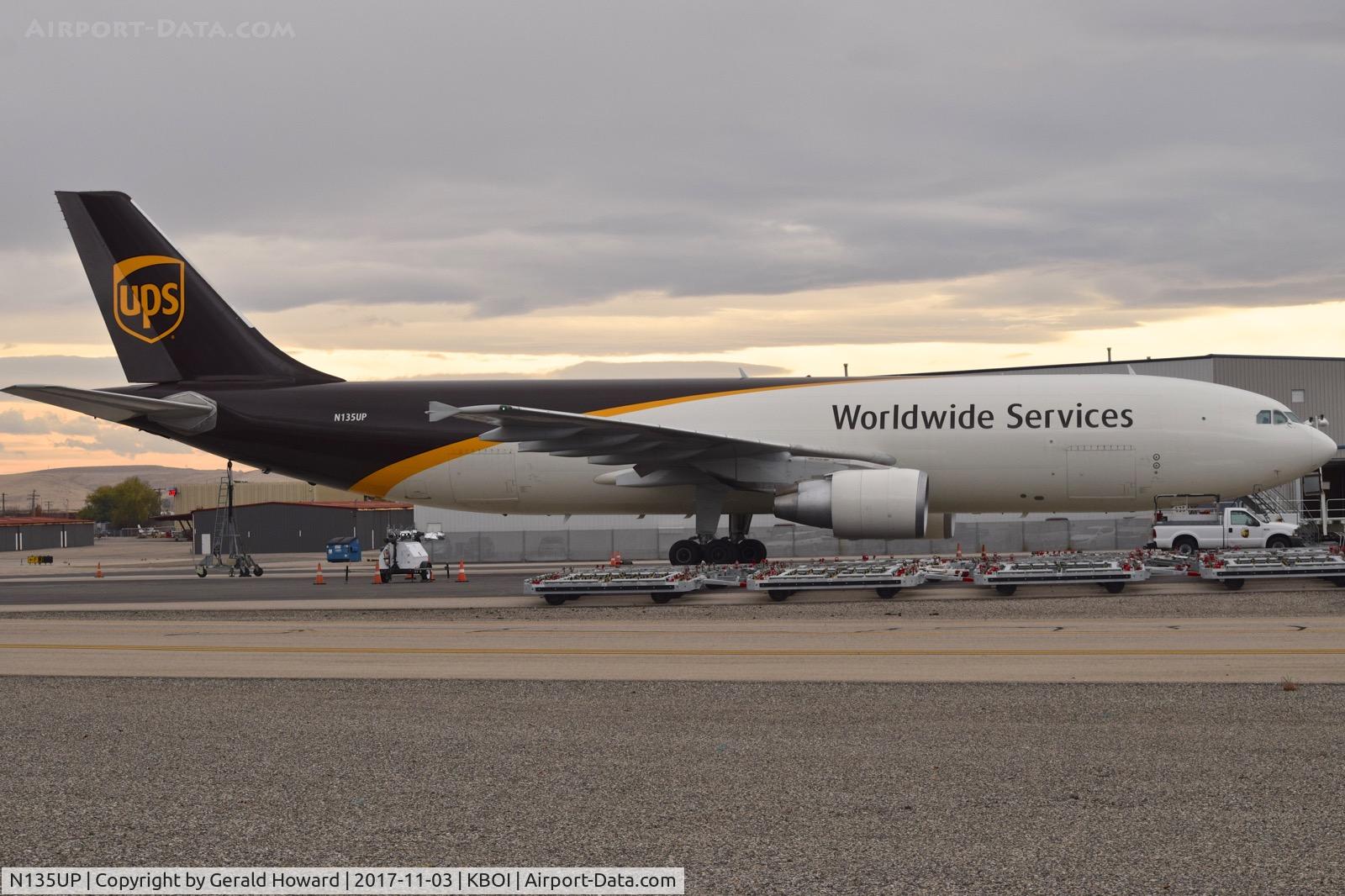 N135UP, 2001 Airbus A300F4-622R C/N 0818, Parked on the UPS ramp.