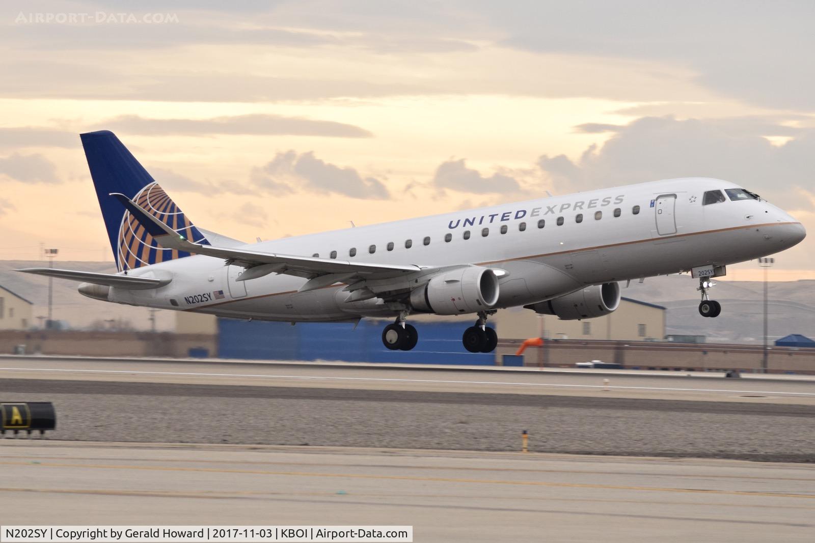 N202SY, 2016 Embraer 175LR (ERJ-170-200LR) C/N 17000624, Departing RWY 28R.