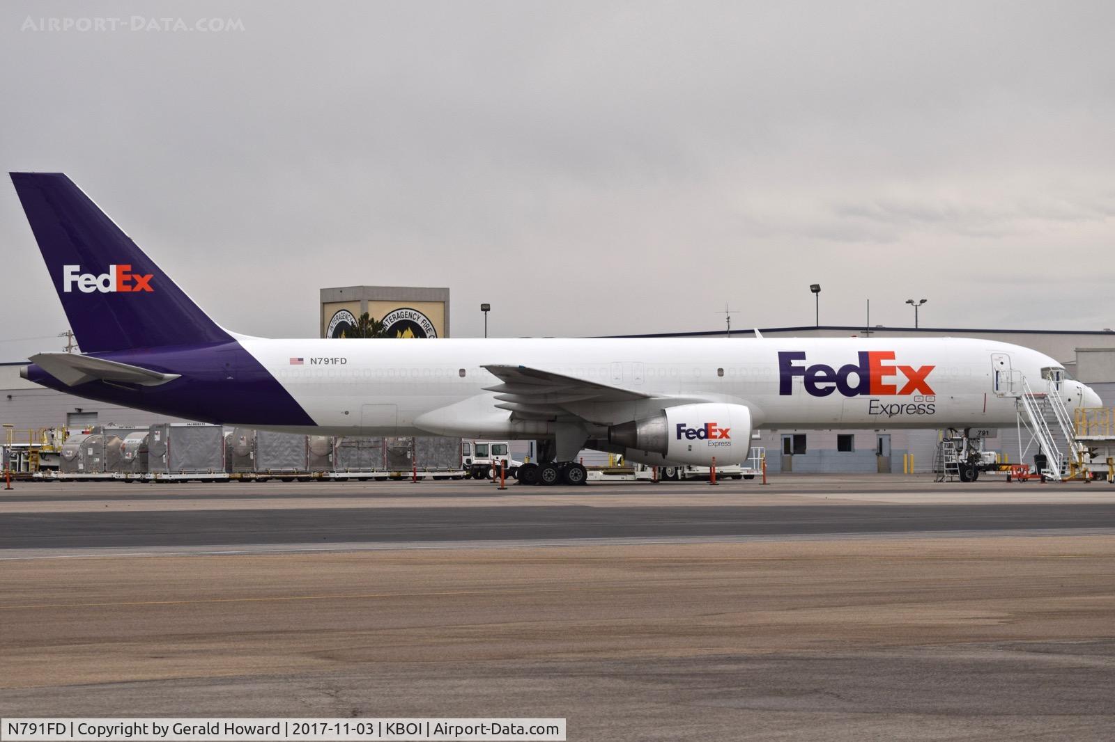 N791FD, 1993 Boeing 757-222 C/N 26694, parked on the Fed Ex ramp.