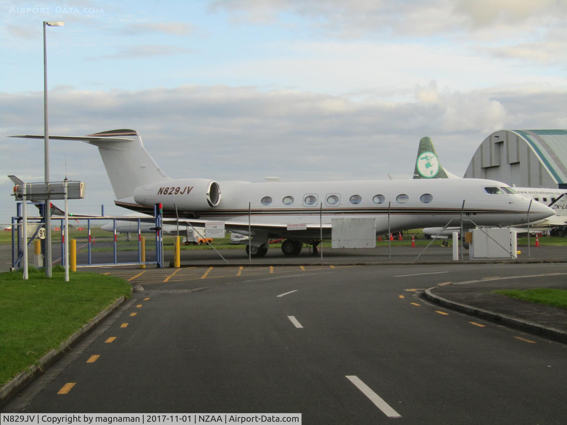 N829JV, 2013 Gulfstream Aerospace G650 (G-VI) C/N 6044, too close to the fence for decent piccy
